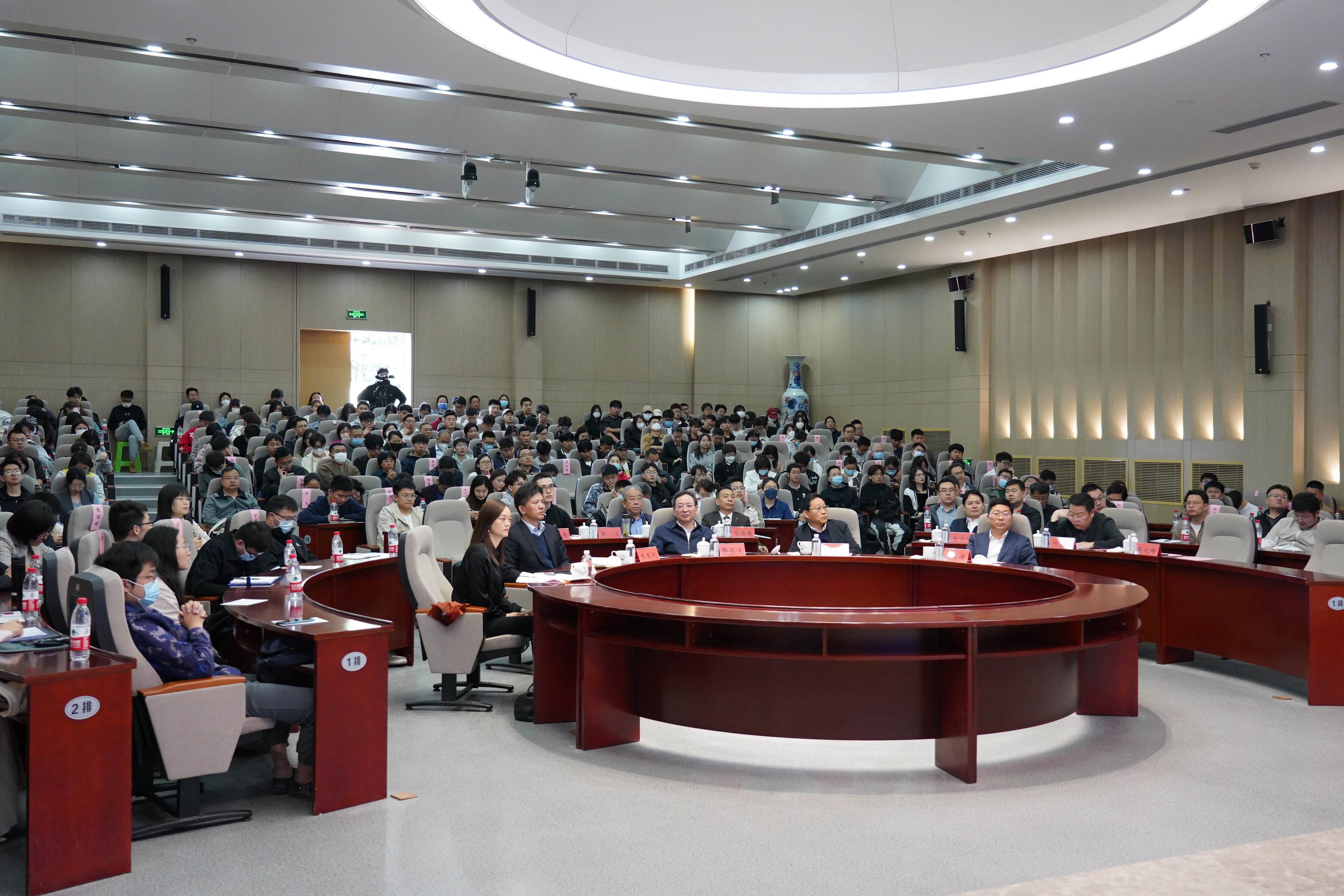 绿色建筑与建筑文化高峰论坛在江苏建院举办，建筑业发展新机遇引热议